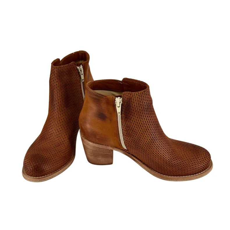 Ankle Boot In Brushed Nubuck Leather With Zip