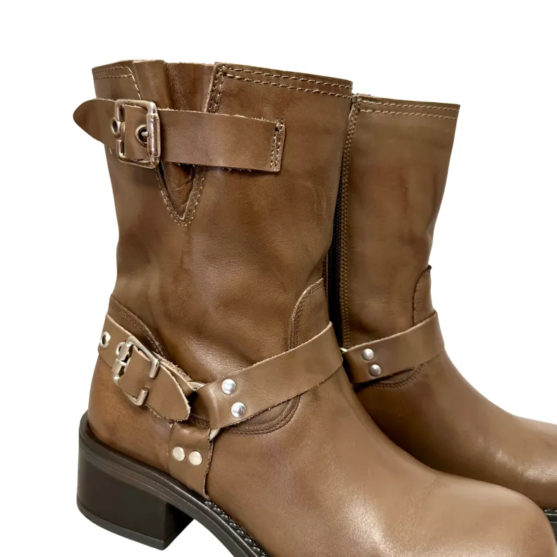 Biker Boot With Buckles And Taupe Square Toe