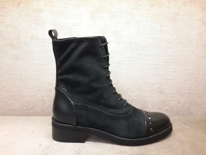 Black Crafted Amphibian
