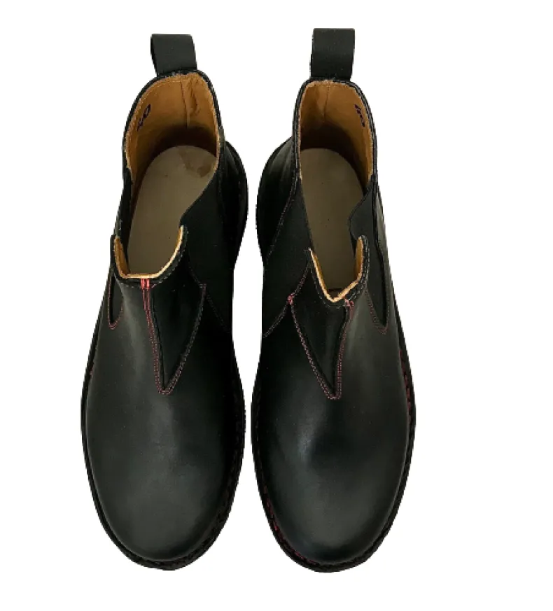 Black Handcrafted Beatles In Greased Leather