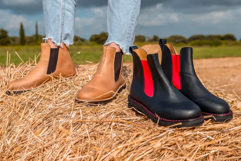 Black Handcrafted Beatles In Greased Leather