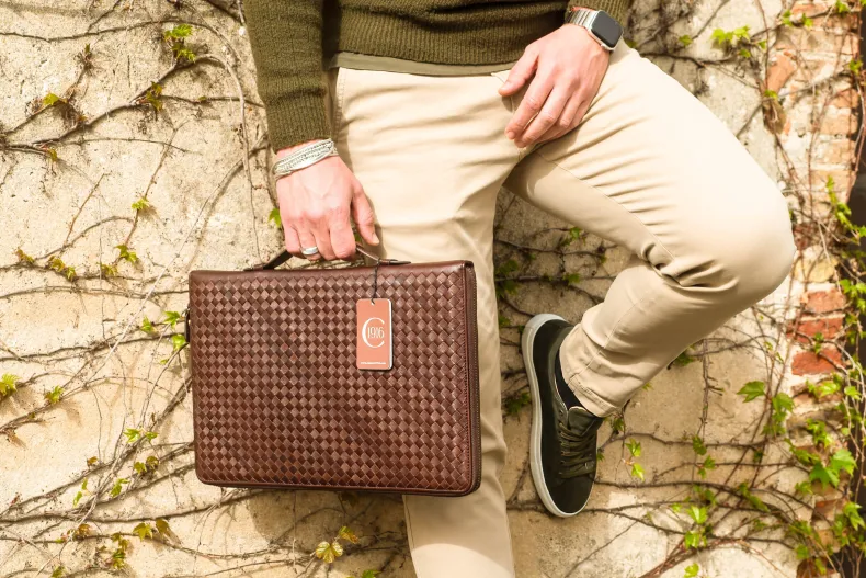 Document Holder In Woven Leather