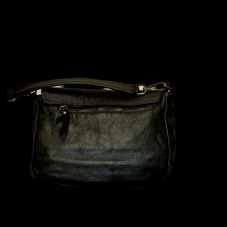 Handcrafted Bag With Interchangeable Handle And Shoulder Strap