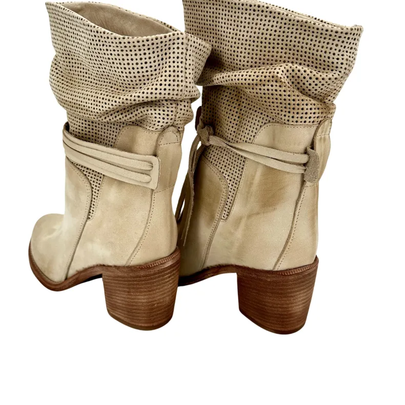 Handcrafted Boot In Beige Nubuck Leather