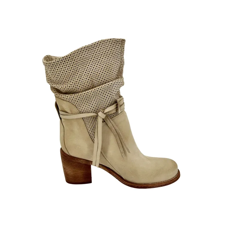 Handcrafted Boot In Beige Nubuck Leather