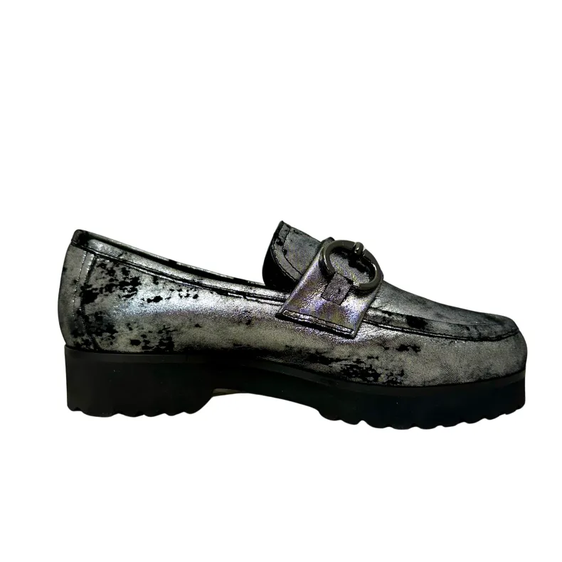 Handcrafted Moccasin In Silver Laminated Leather And Lambskin Lining