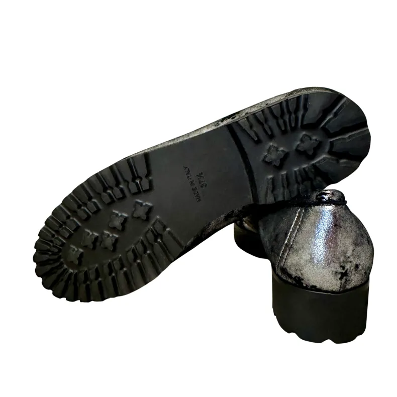 Handcrafted Moccasin In Silver Laminated Leather And Lambskin Lining