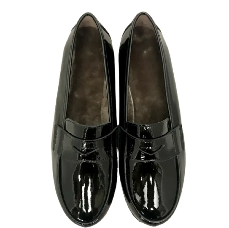 Handmade Moccasin In Black Patent Leather And Lamb Lining