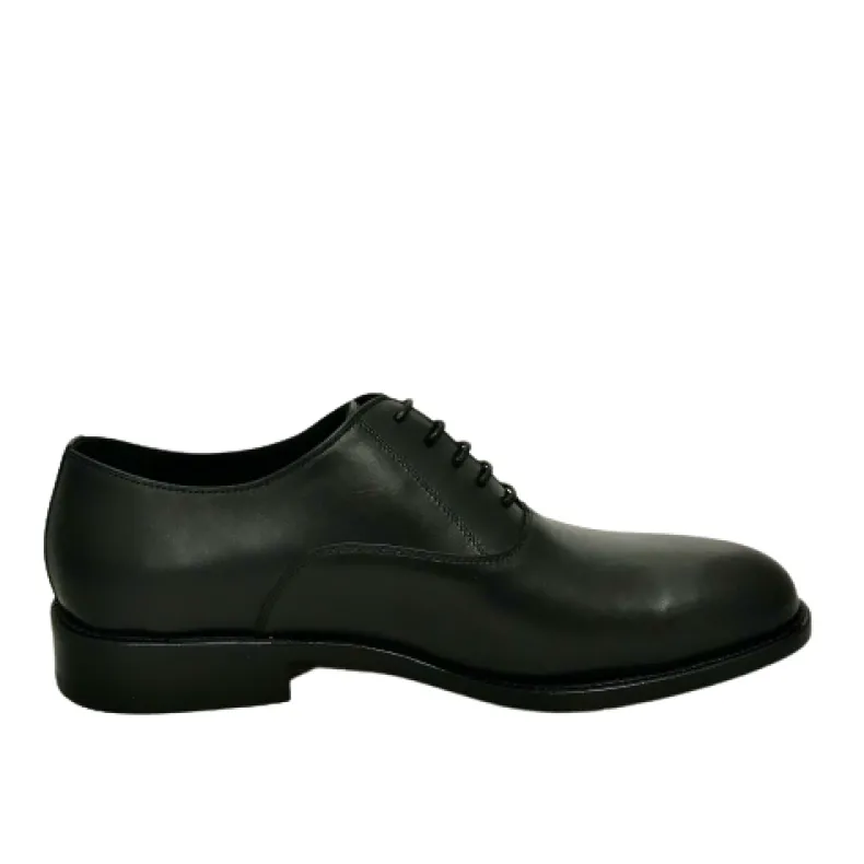 Smooth Black Lace-up